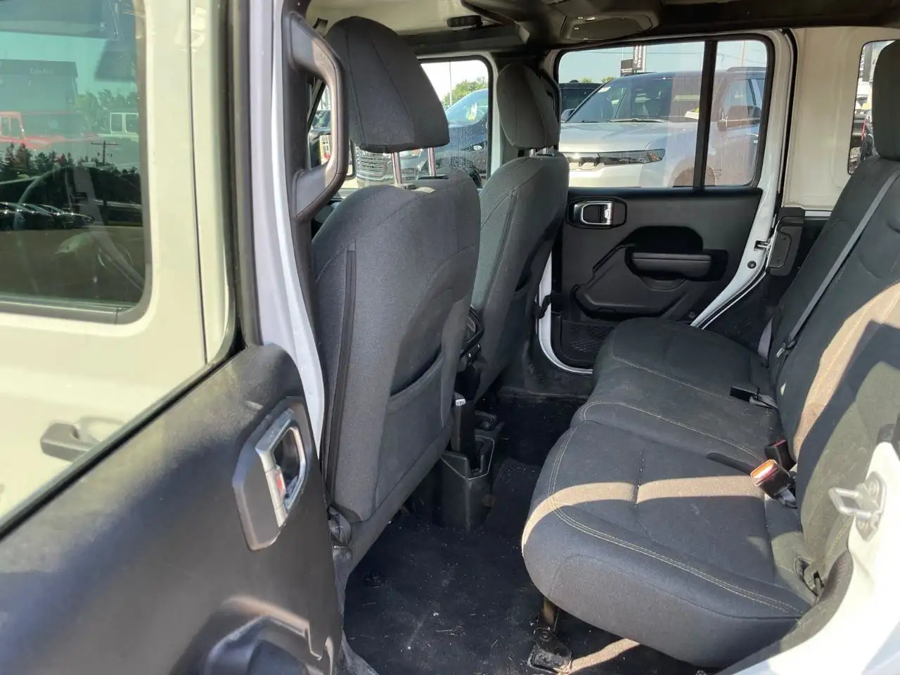 Jeep Wrangler - Image 11