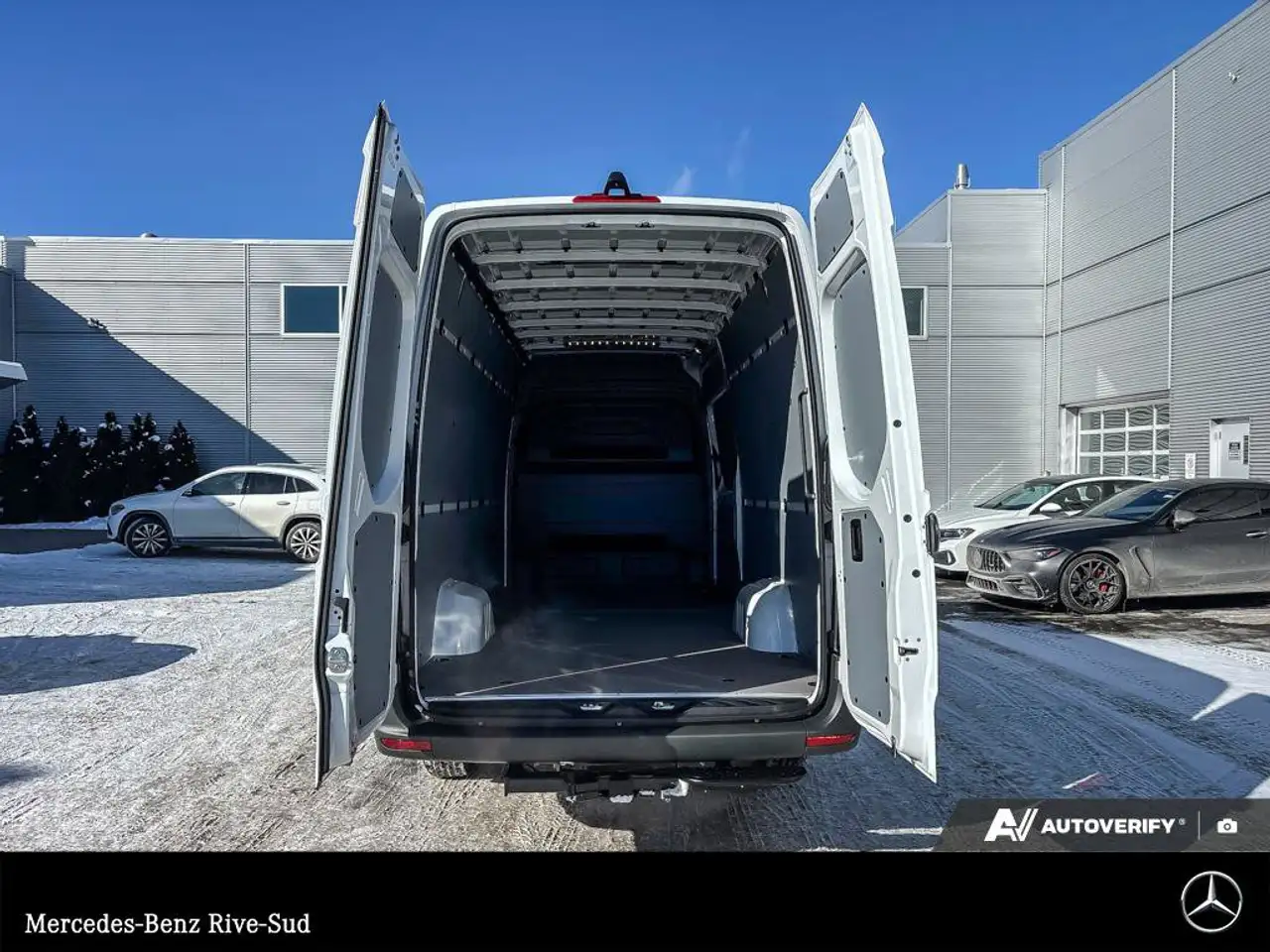 Mercedes-Benz Sprinter - Image 17