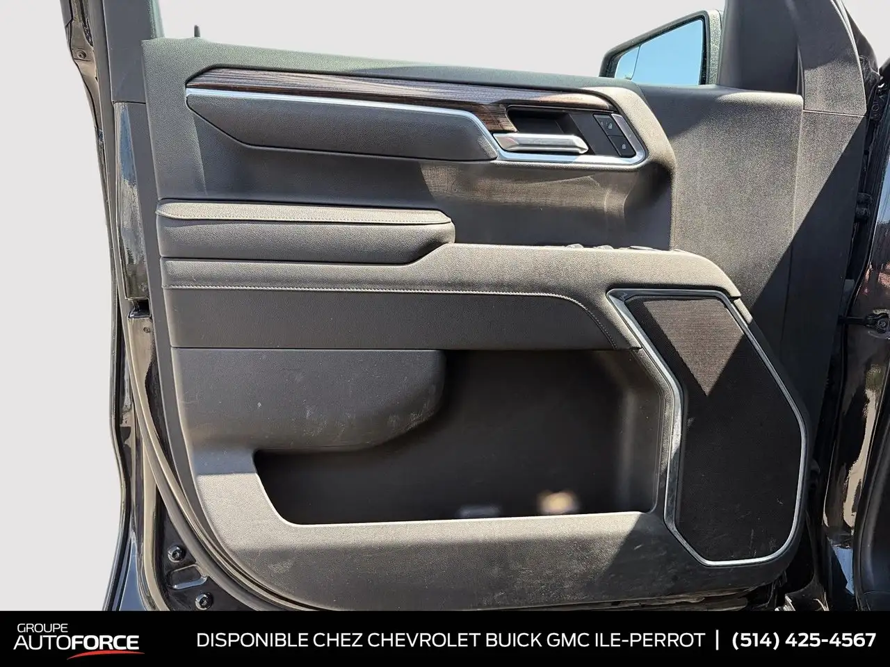 Chevrolet Silverado 1500 - Image 11