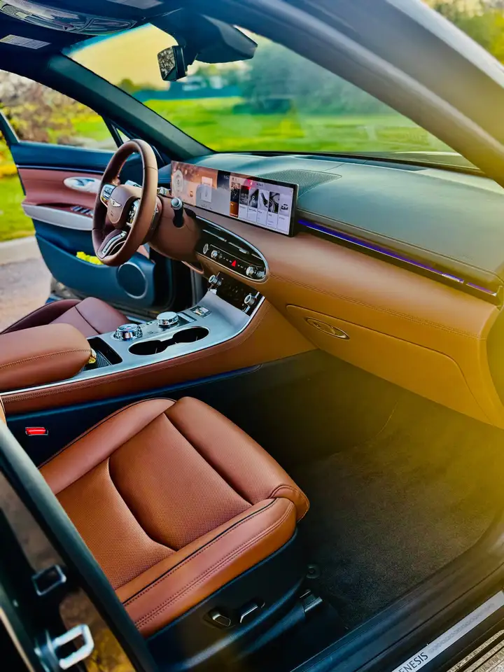 Genesis GV70 - Image 3