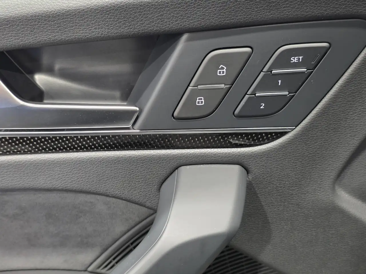 Audi SQ5 - Image 17