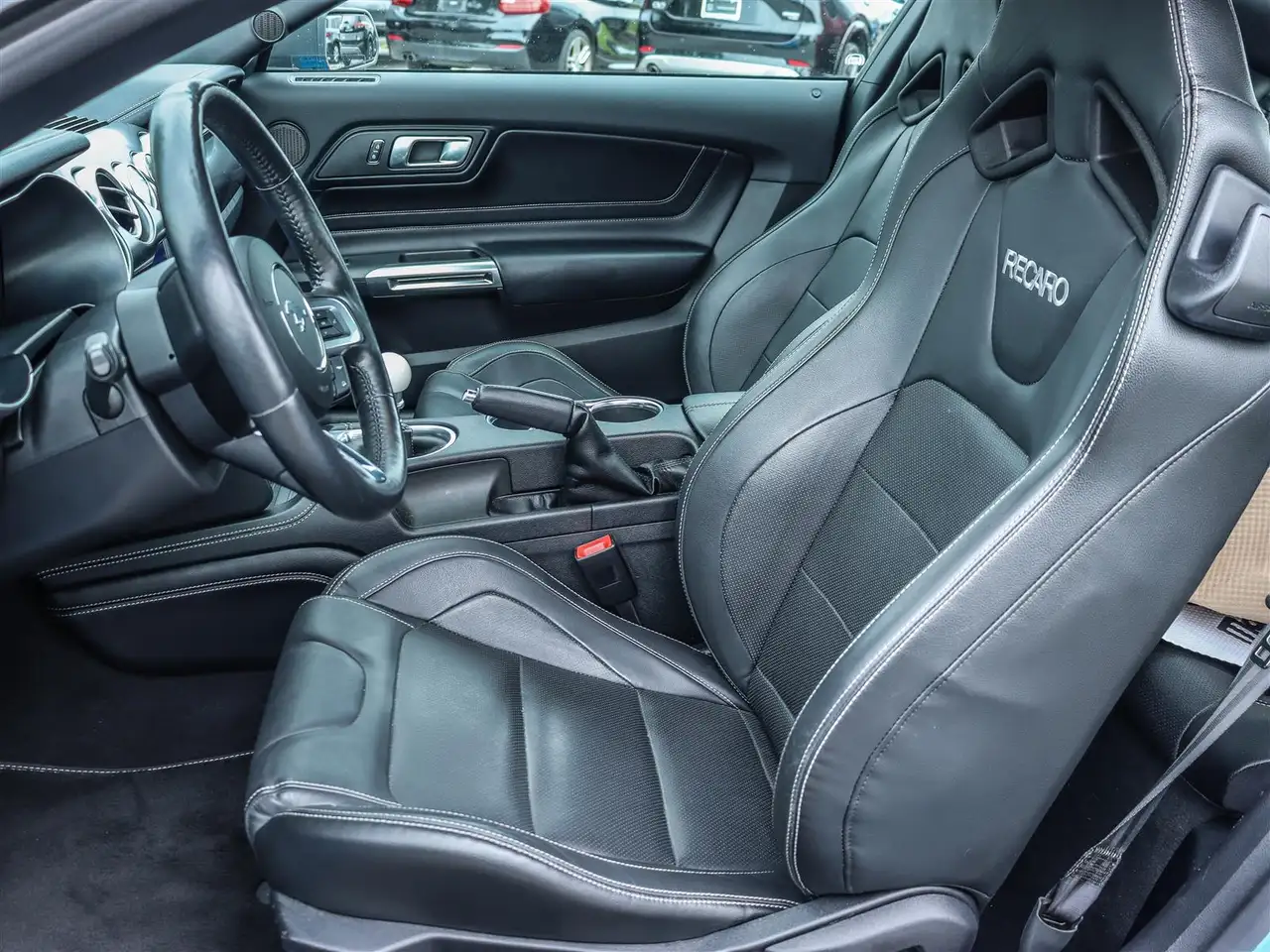 Ford Mustang - Image 6