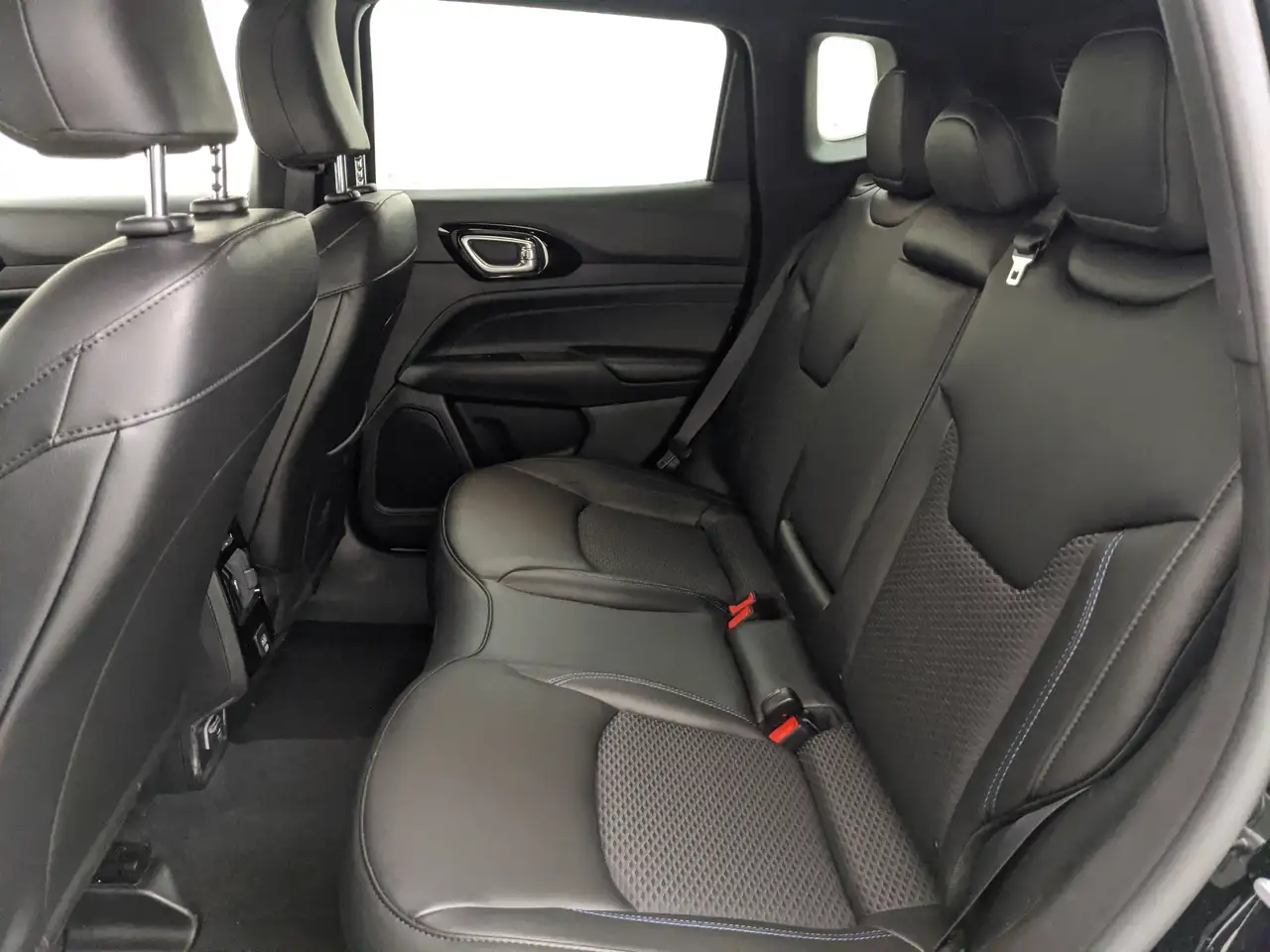 Jeep Compass - Image 26
