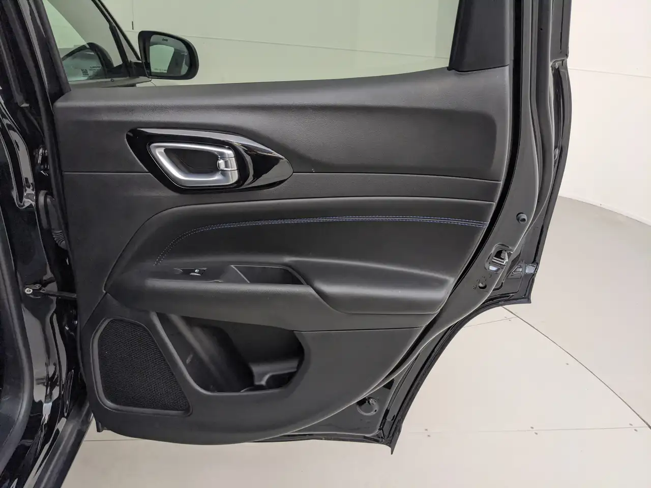 Jeep Compass - Image 33