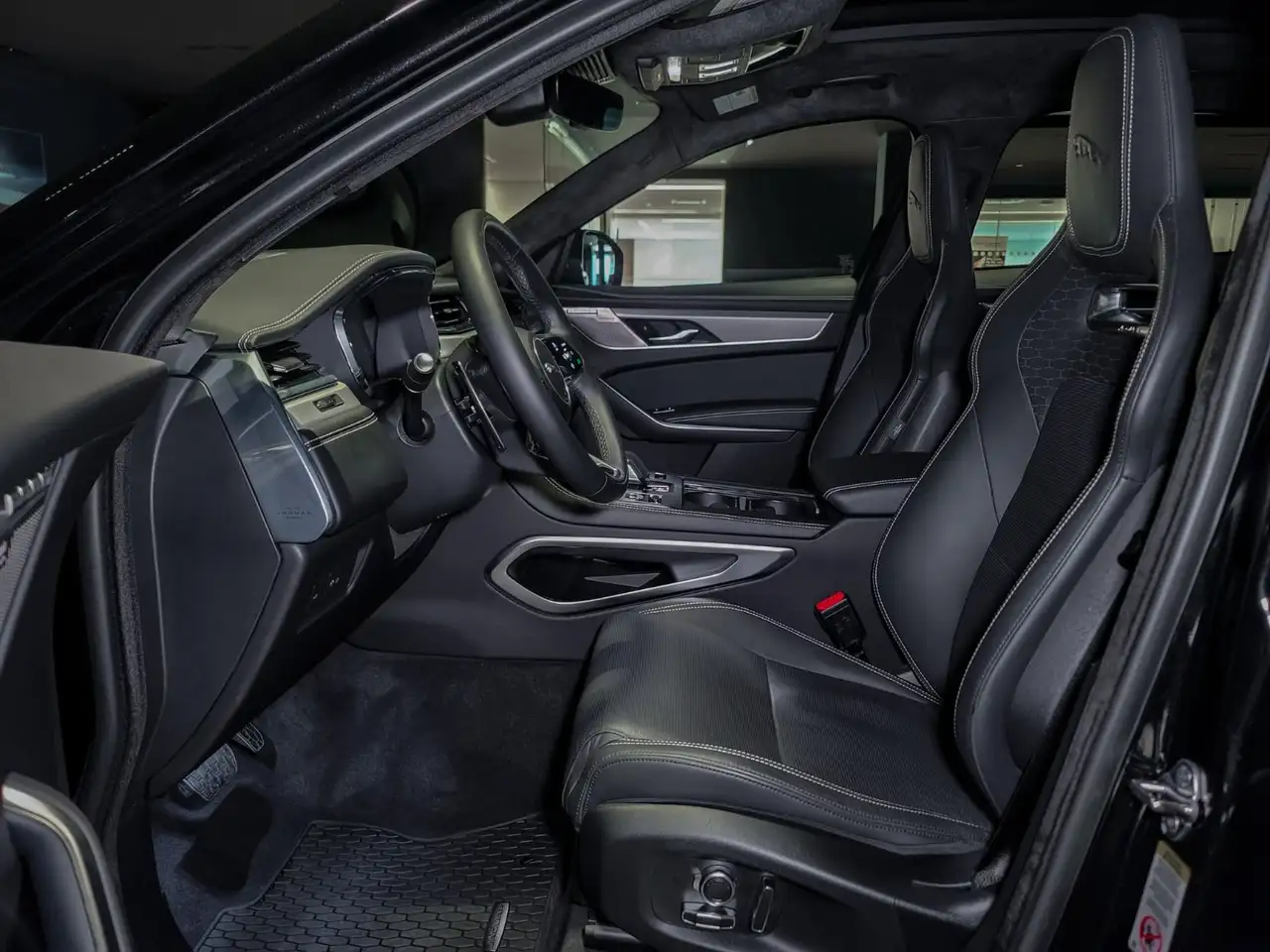 Jaguar F-Pace - Image 11