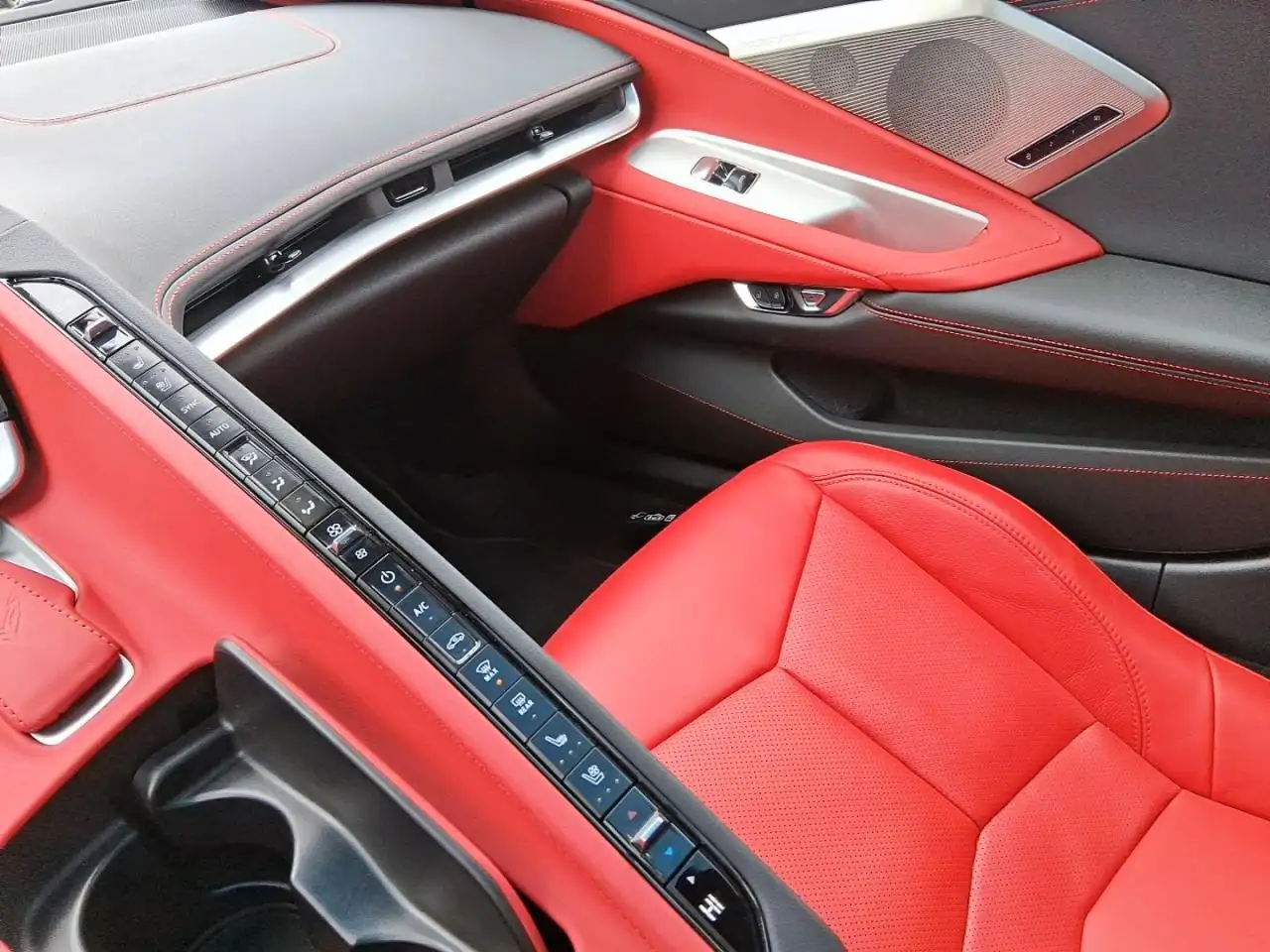 Chevrolet Corvette - Image 19