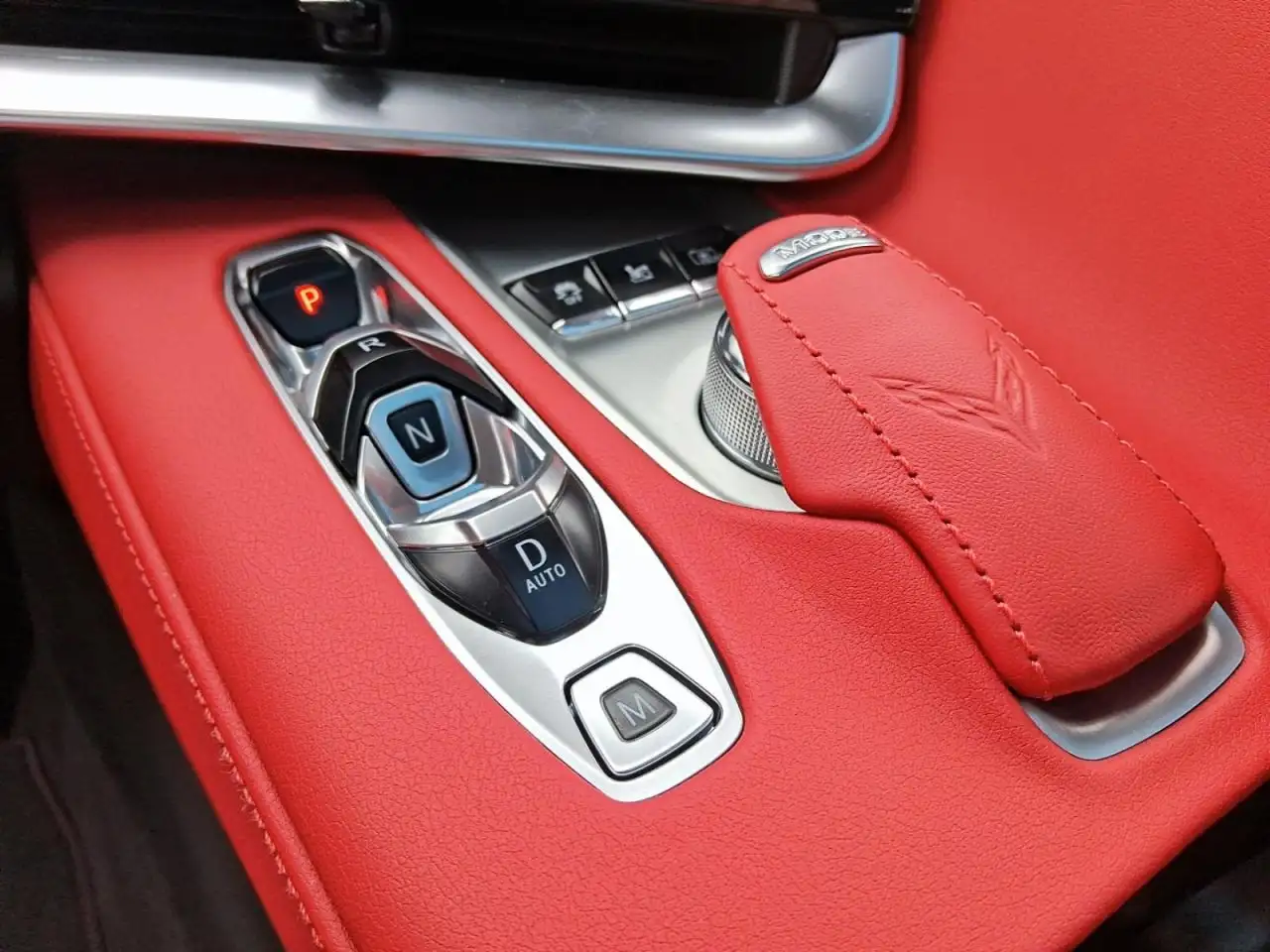 Chevrolet Corvette - Image 18