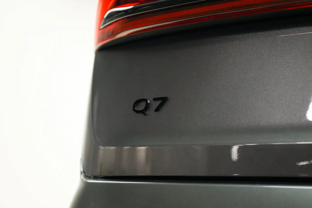 Audi Q7 - Image 8