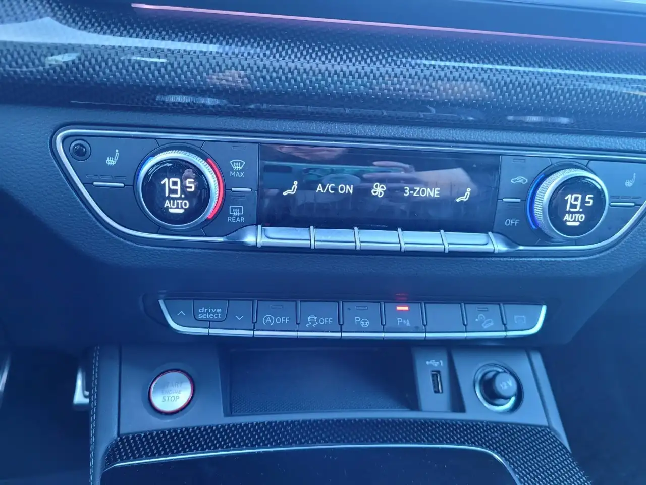 Audi SQ5 - Image 26
