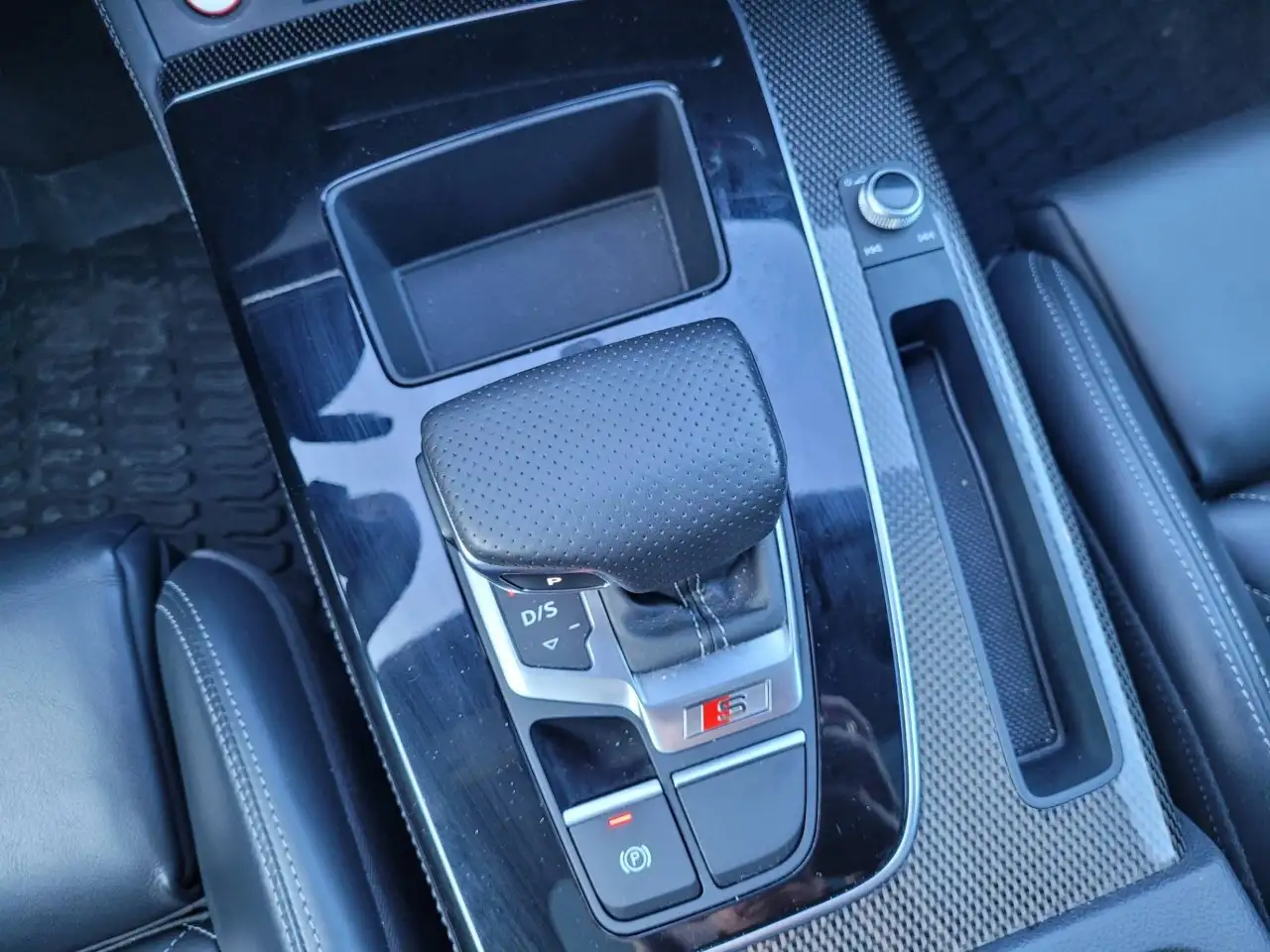 Audi SQ5 - Image 25