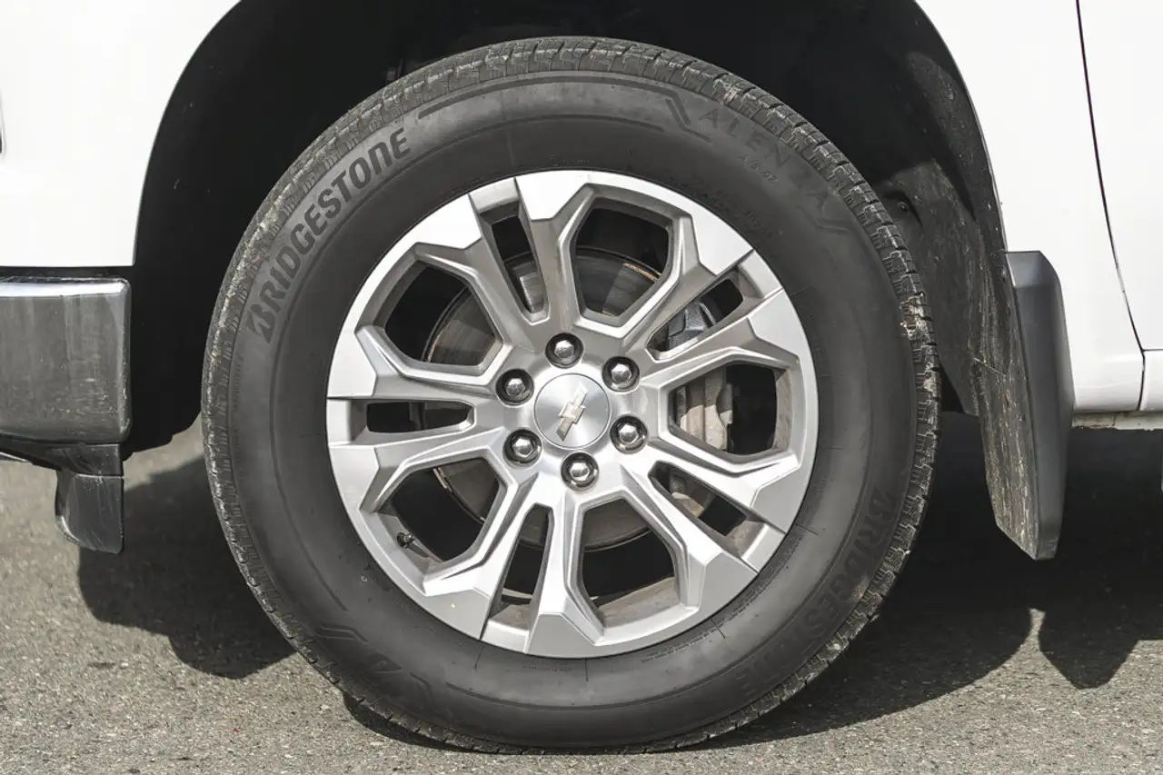 Chevrolet Silverado 1500 - Image 4
