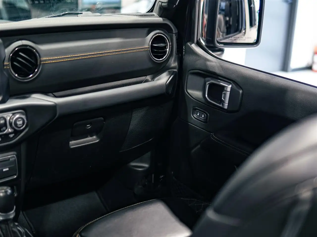 Jeep Wrangler - Image 14