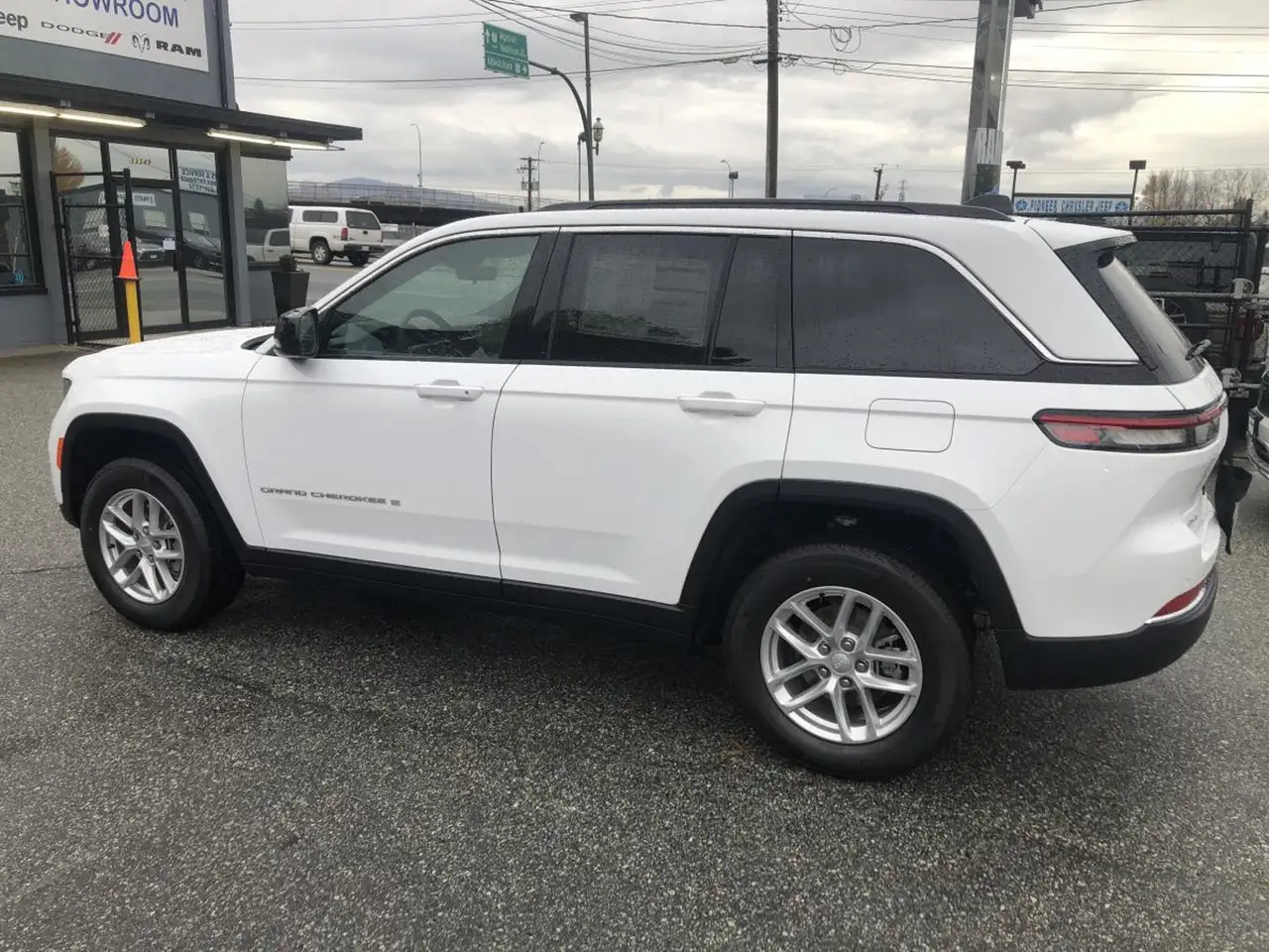 Jeep Grand Cherokee - Image 2