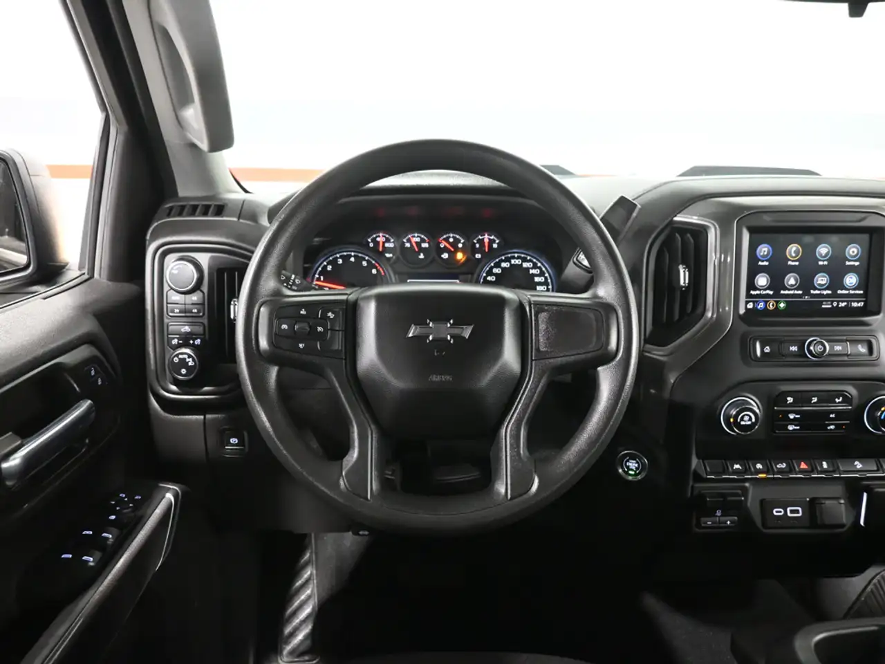 Chevrolet Silverado 1500 - Image 12