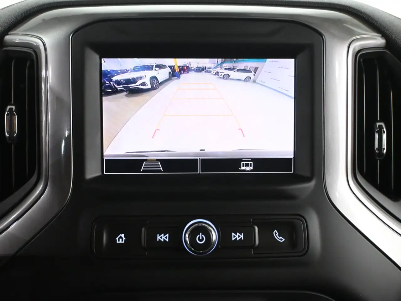 Chevrolet Silverado 1500 - Image 18