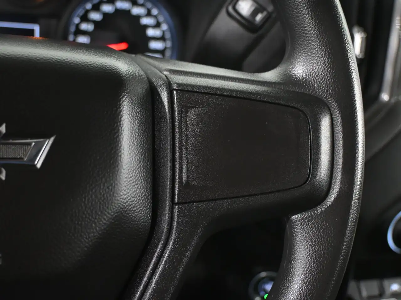 Chevrolet Silverado 1500 - Image 15