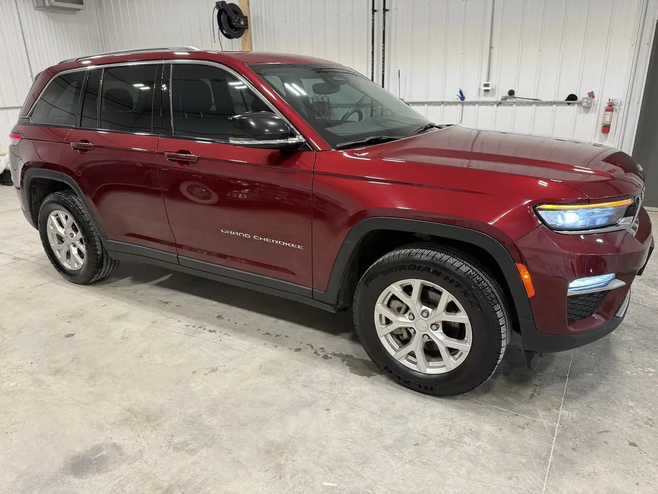Jeep Grand Cherokee - Image 9