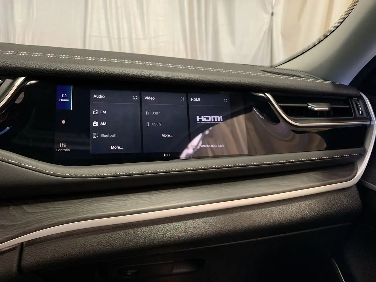 Jeep Grand Cherokee - Image 31