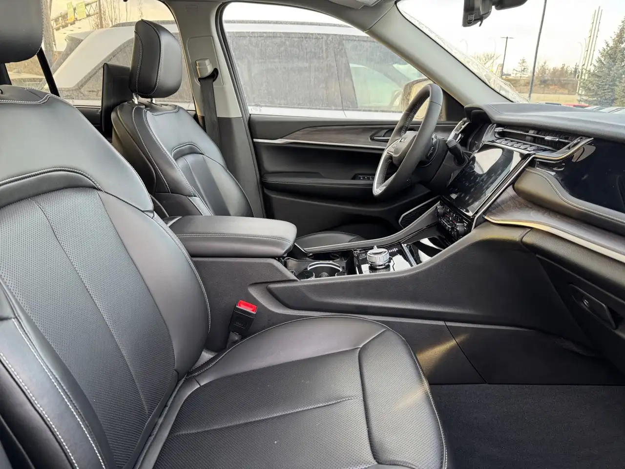 Jeep Grand Cherokee - Image 19