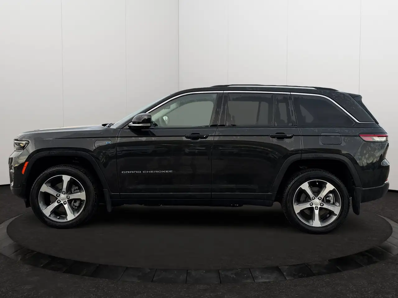 Jeep Grand Cherokee - Image 2