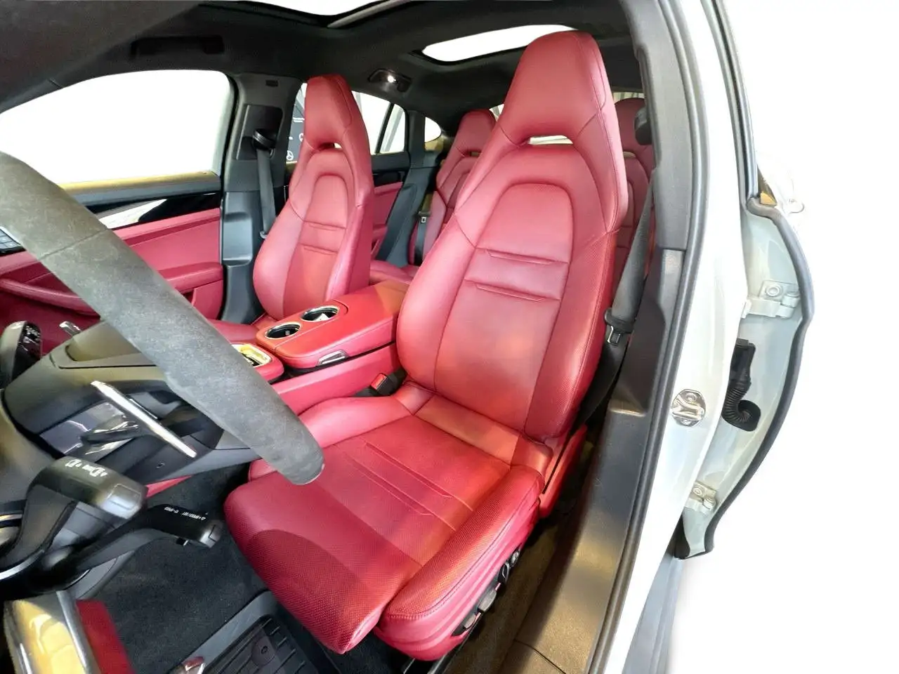Porsche Panamera - Image 15