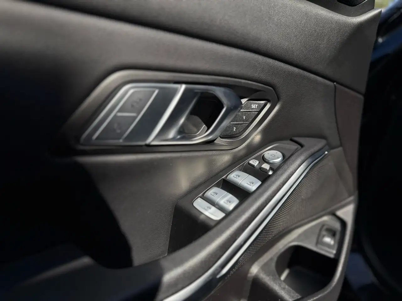 BMW 3 Series - Image 12
