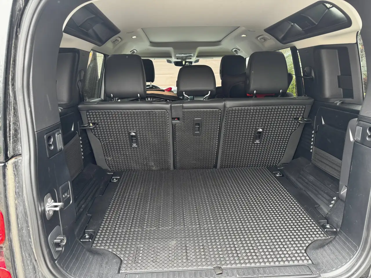 Land Rover Defender - Image 14
