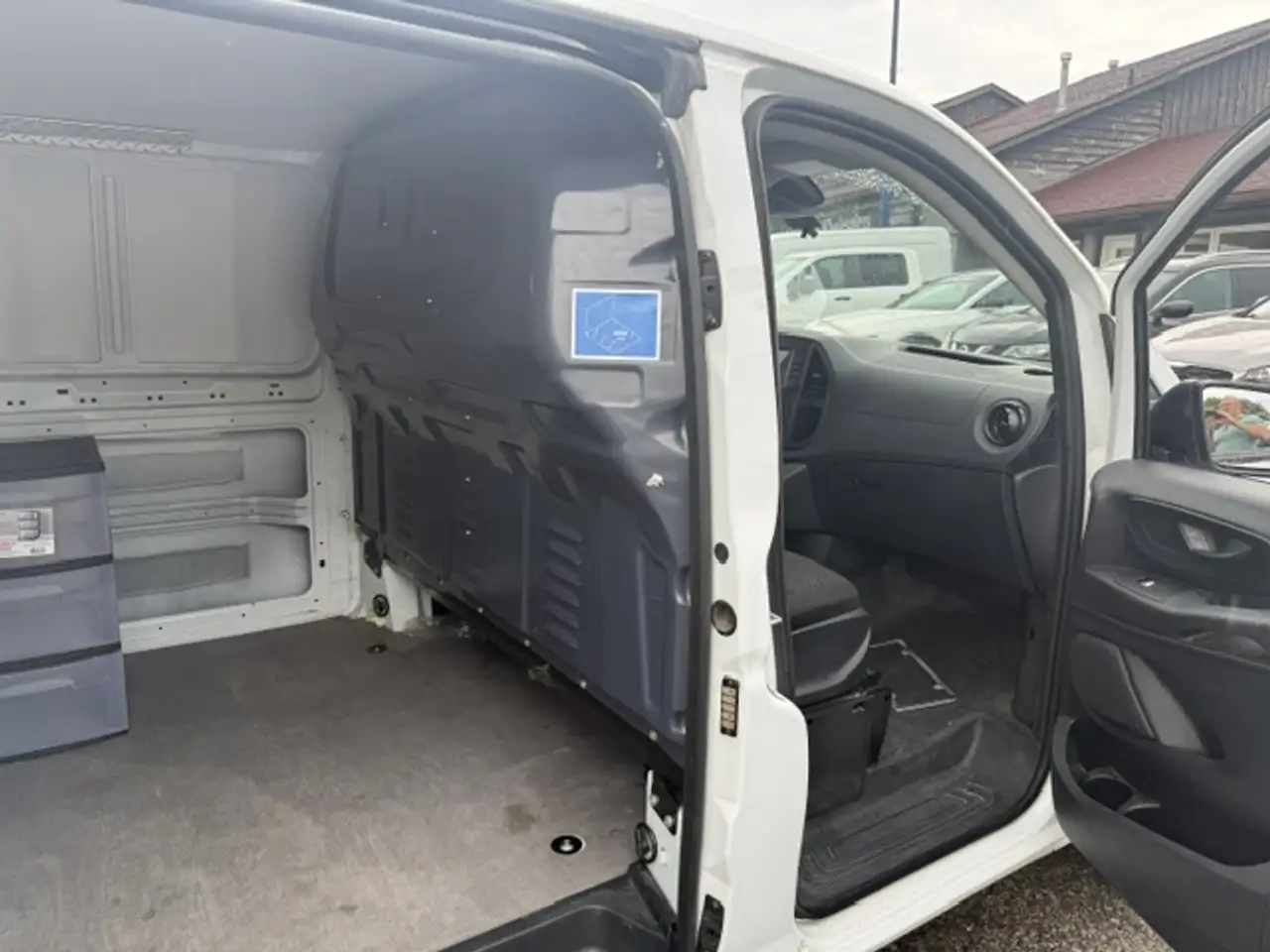 Mercedes-Benz Metris Cargo Van - Image 6