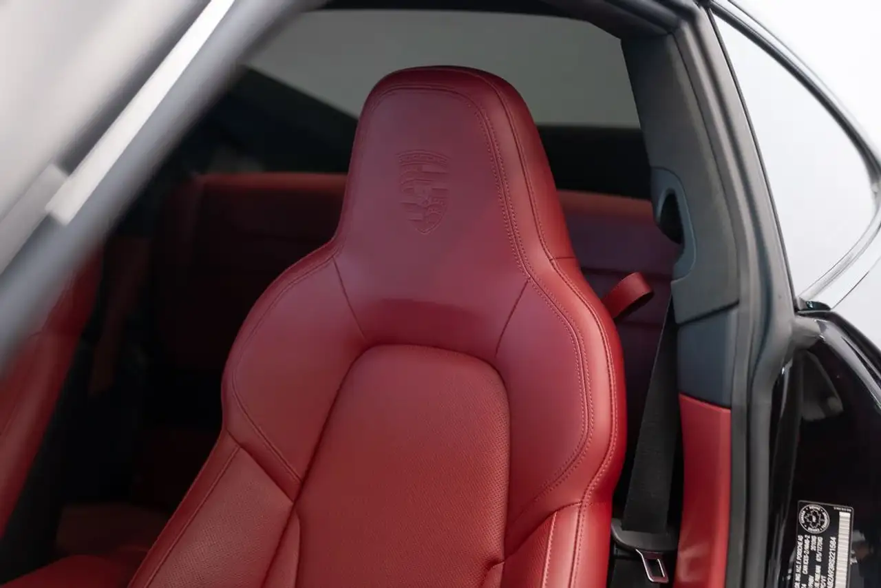 Porsche 911 - Image 19