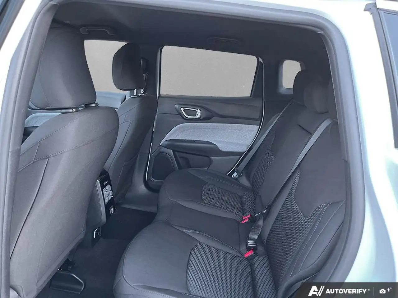 Jeep Compass - Image 23