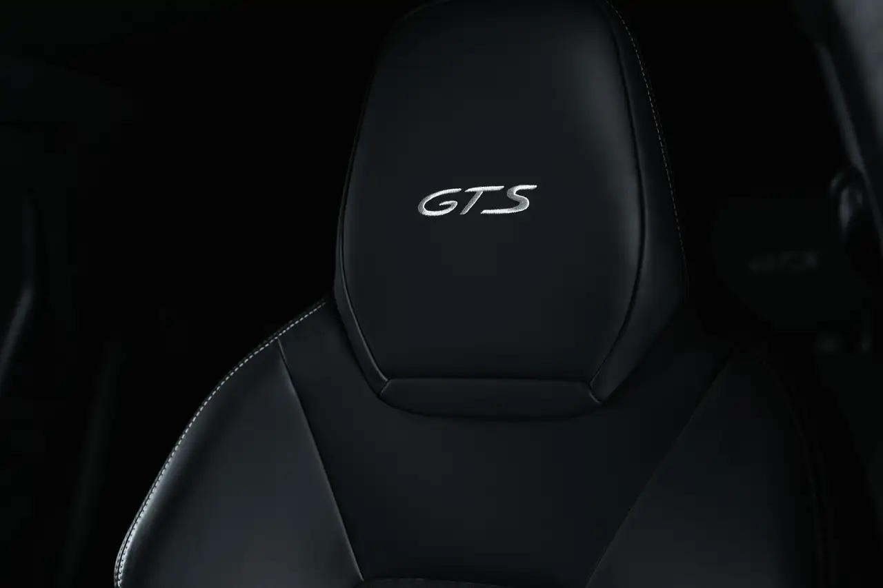 Porsche Cayenne - Image 29