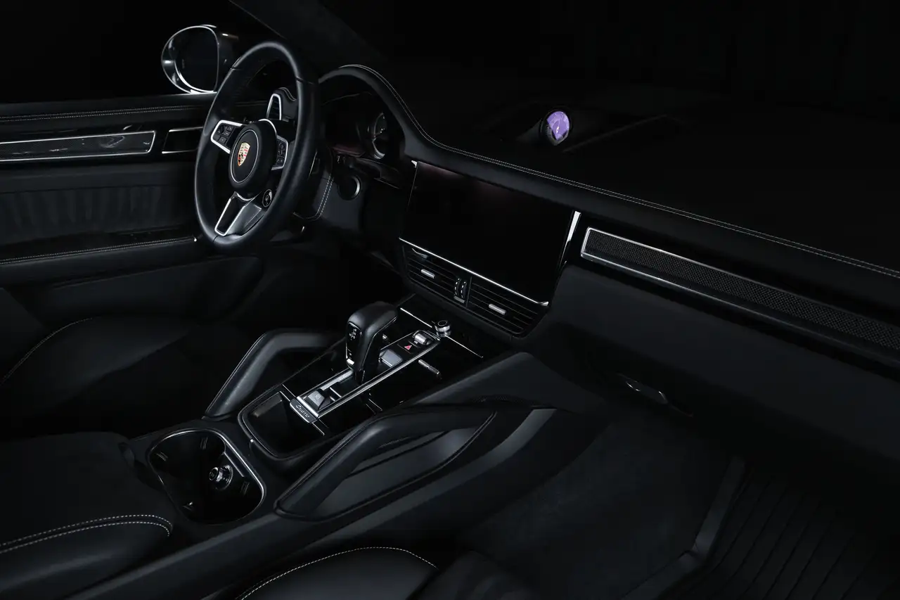 Porsche Cayenne - Image 19