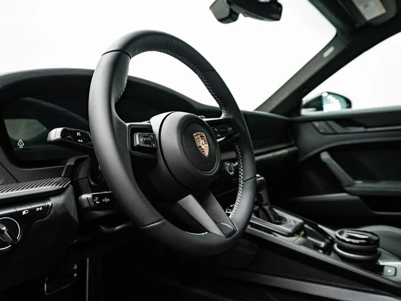 Porsche 911 - Image 26