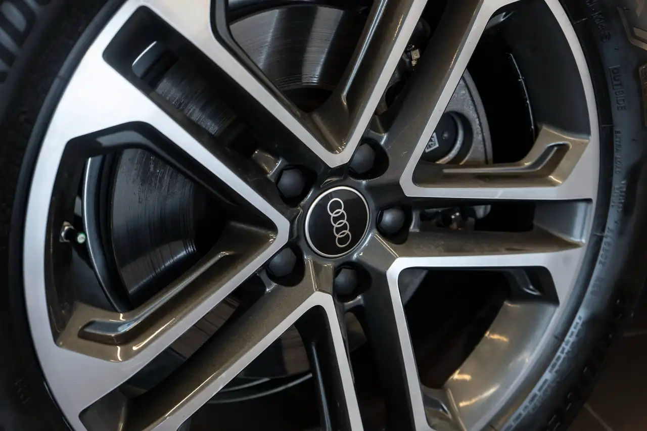 Audi Q5 - Image 8