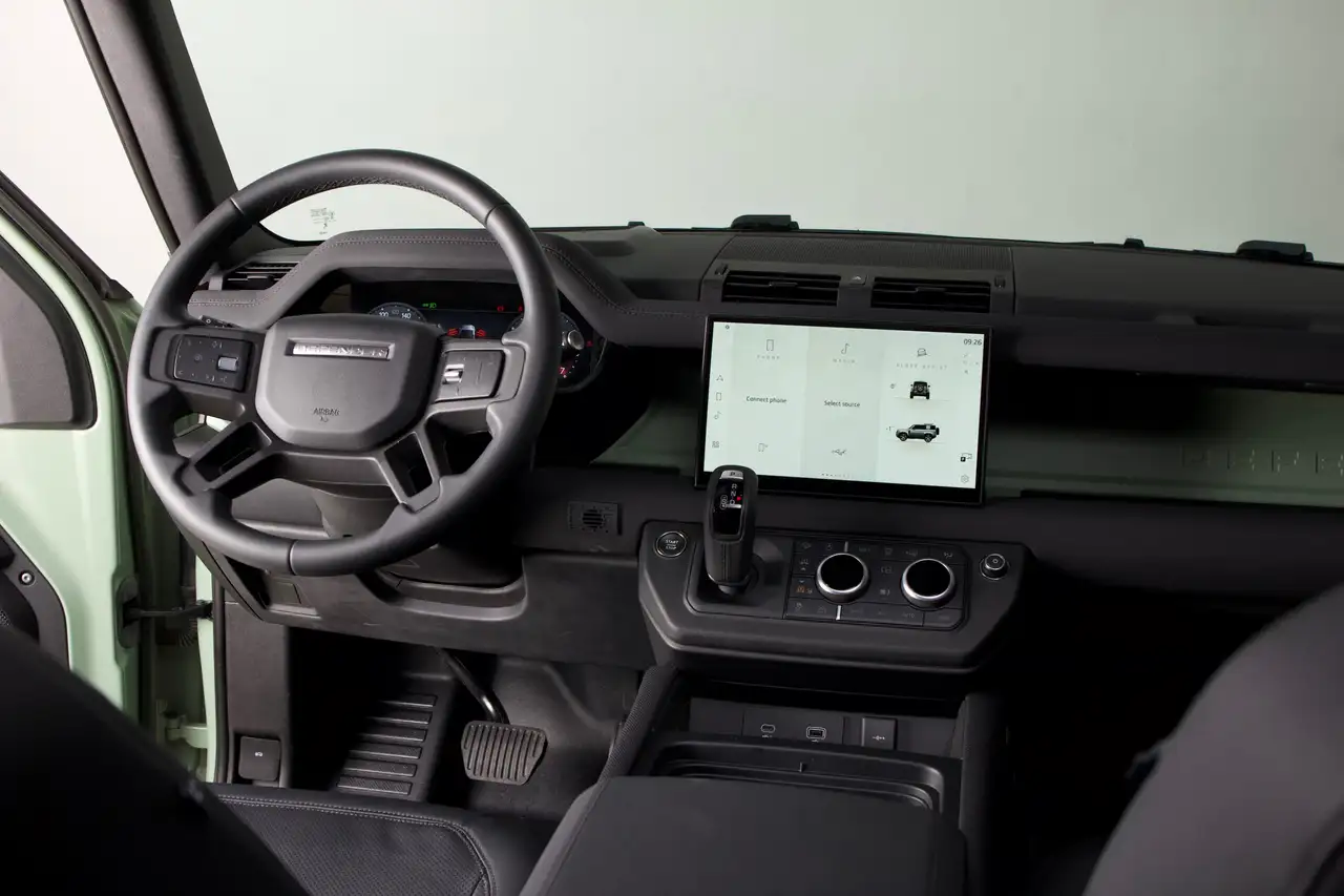 Land Rover Defender - Image 24