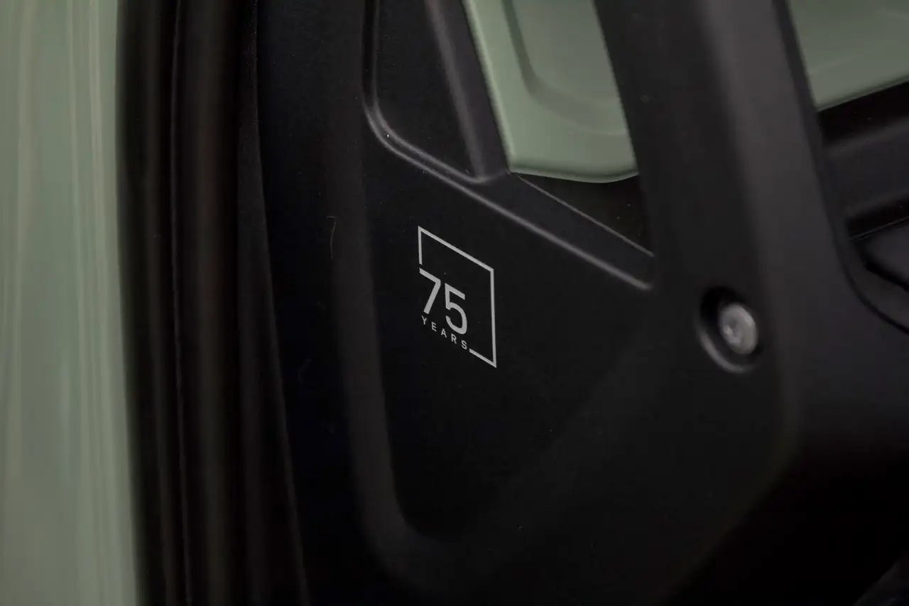 Land Rover Defender - Image 38