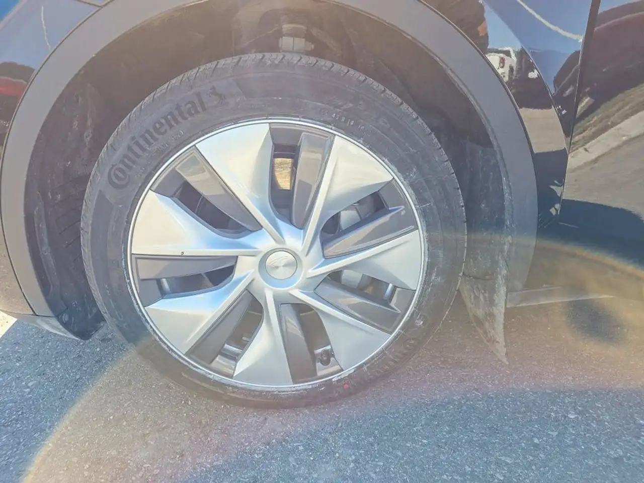 Tesla Model Y - Image 17