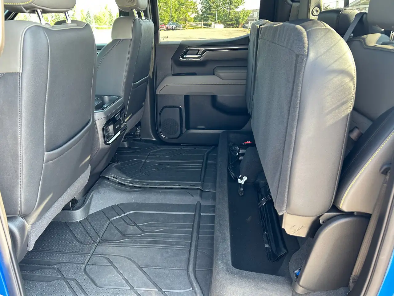 Chevrolet Silverado 1500 - Image 24