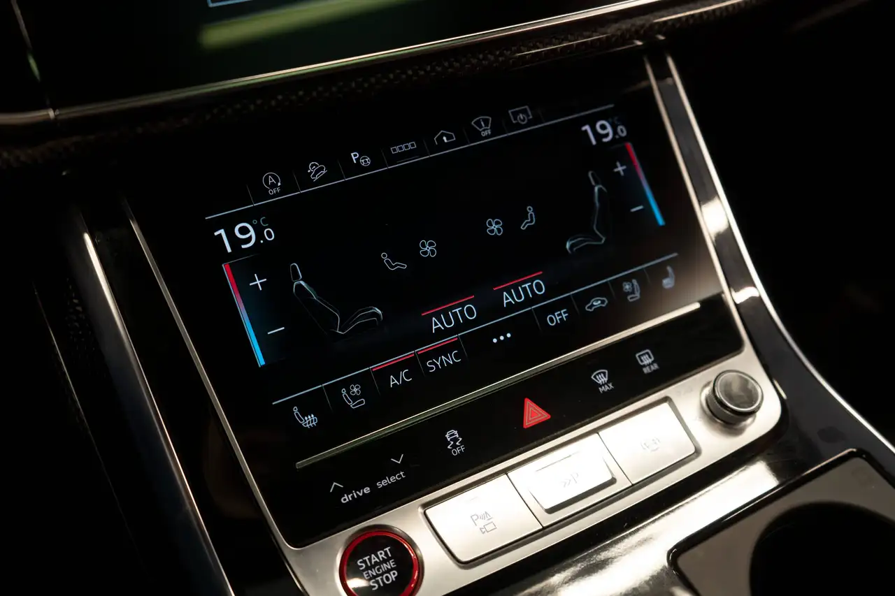 Audi SQ8 - Image 19