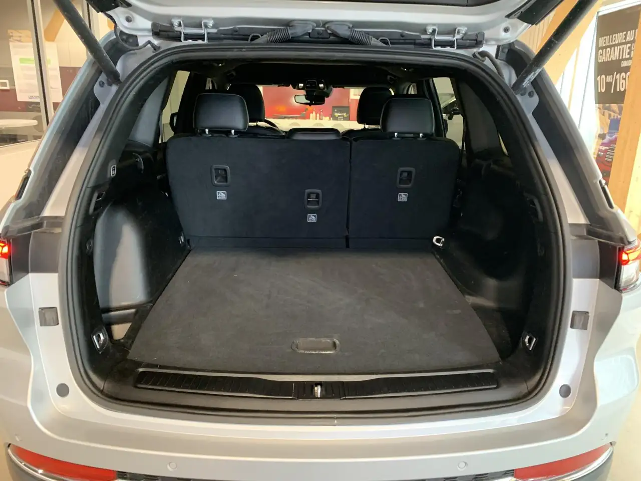 Jeep Grand Cherokee - Image 11