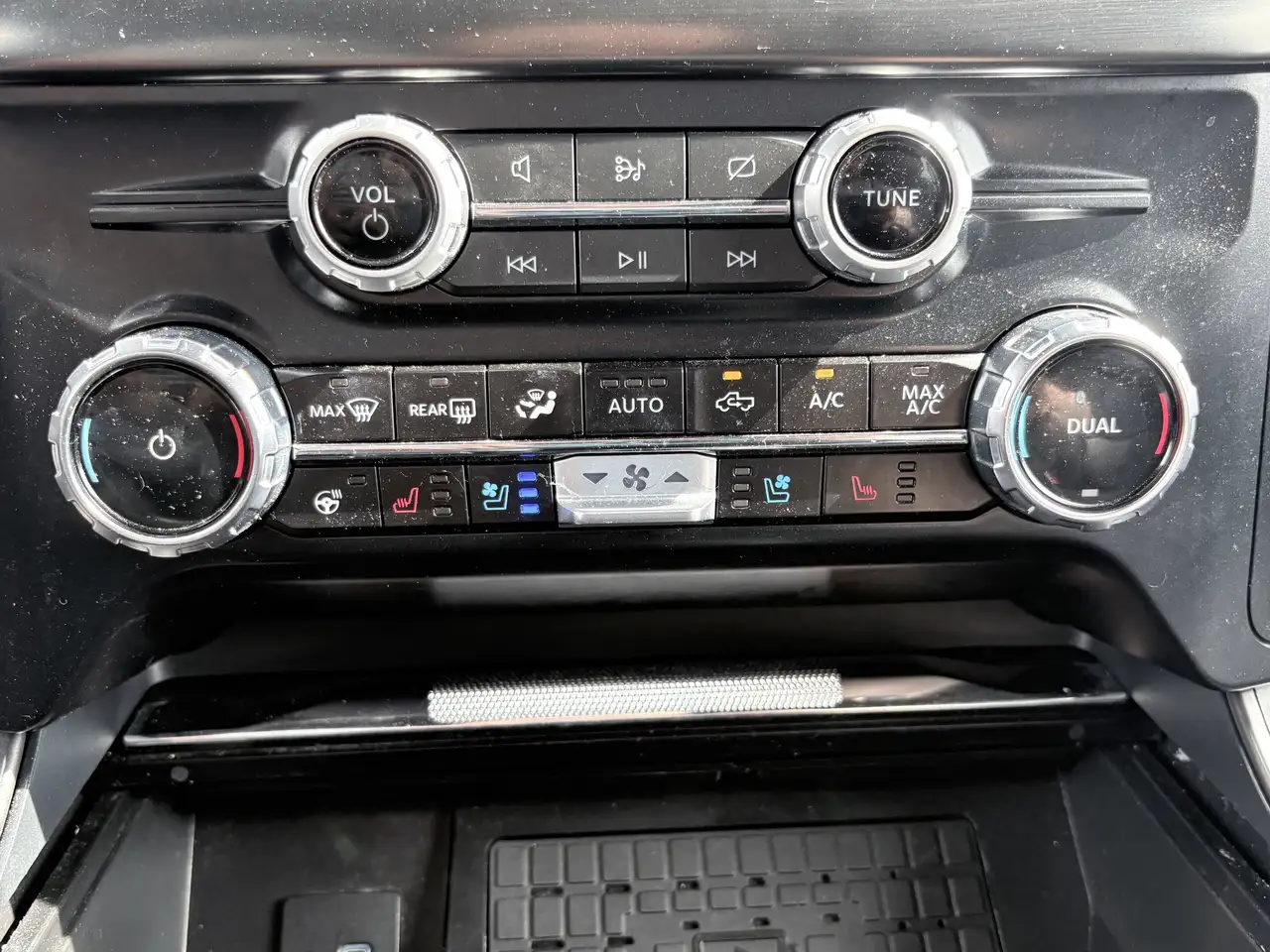 Ford F-150 - Image 26