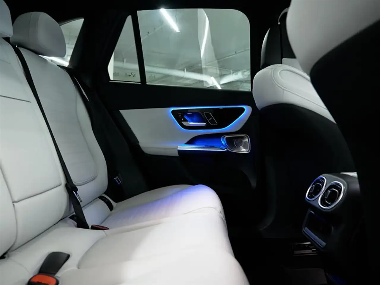 Mercedes-Benz GLC - Image 24
