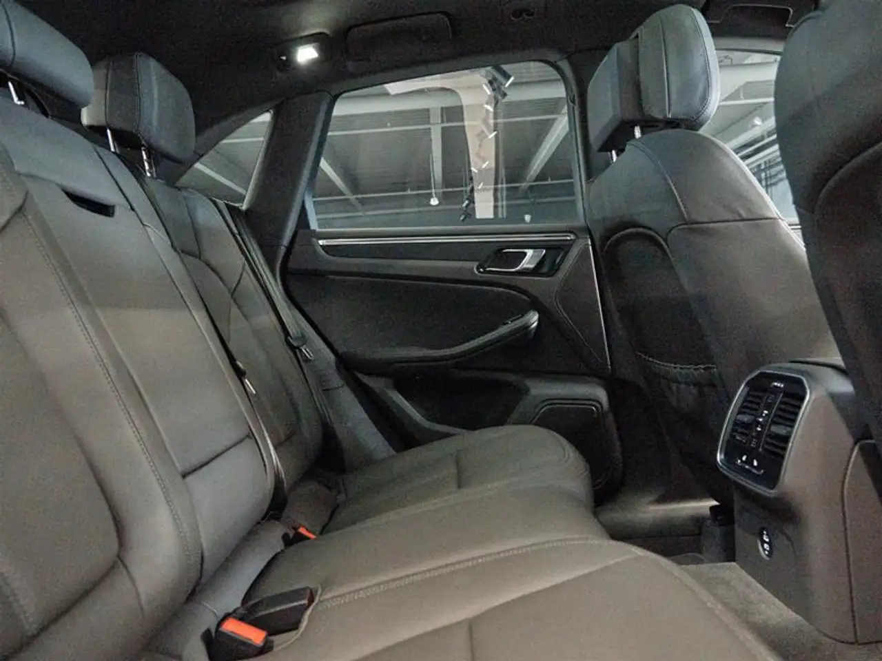 Porsche Macan - Image 23