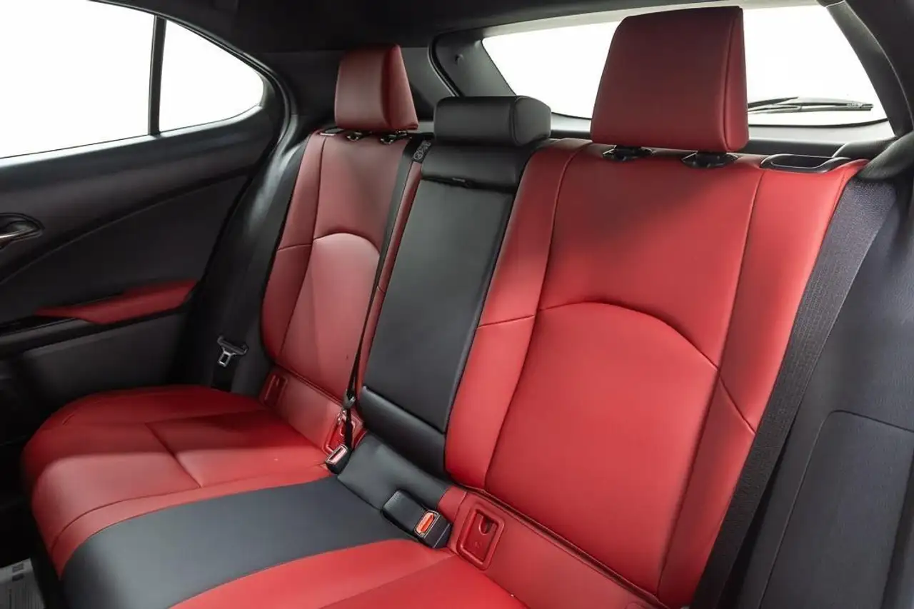Lexus UX 300h - Image 24