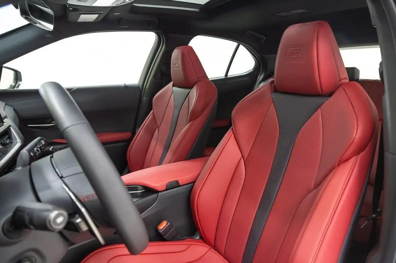 Lexus UX 300h - Image 16
