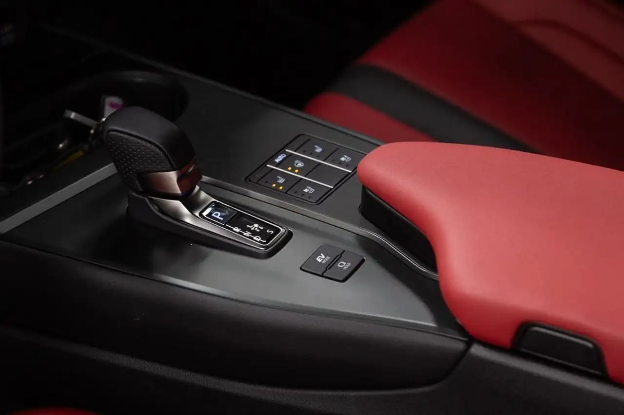 Lexus UX 300h - Image 20
