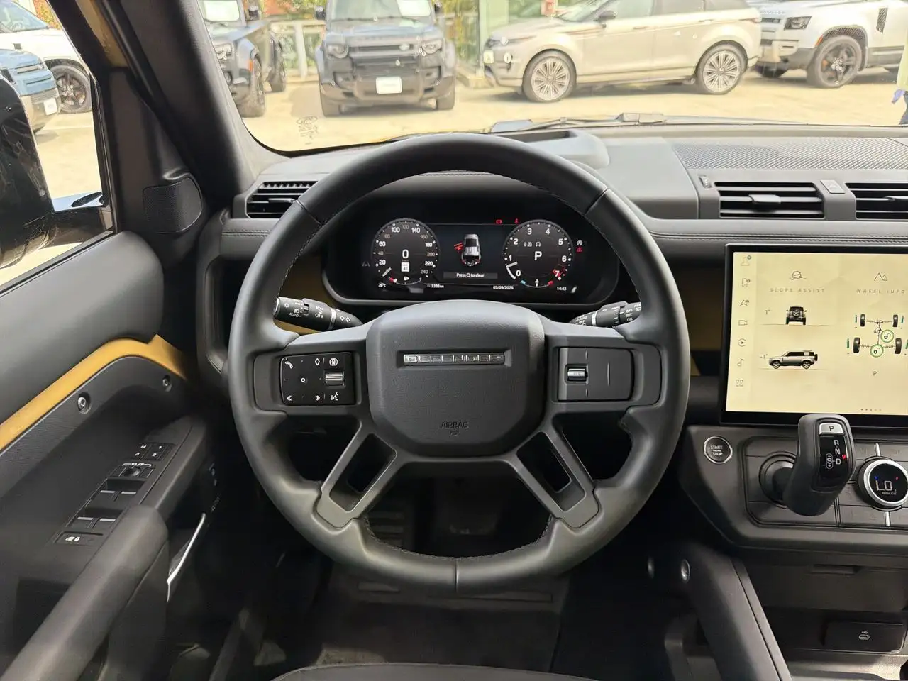 Land Rover Defender - Image 11