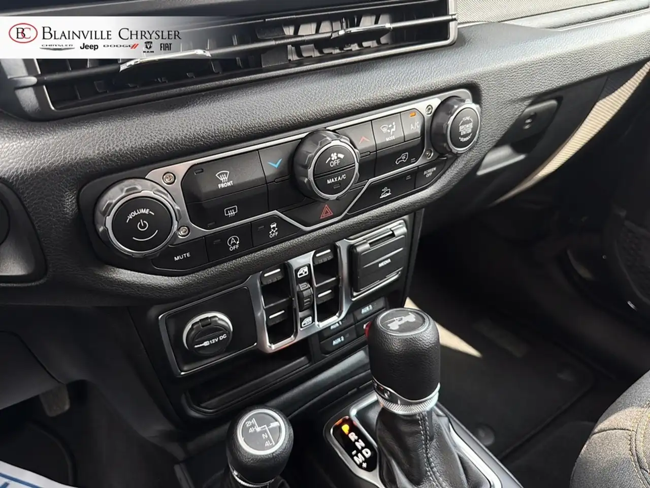 Jeep Wrangler - Image 35