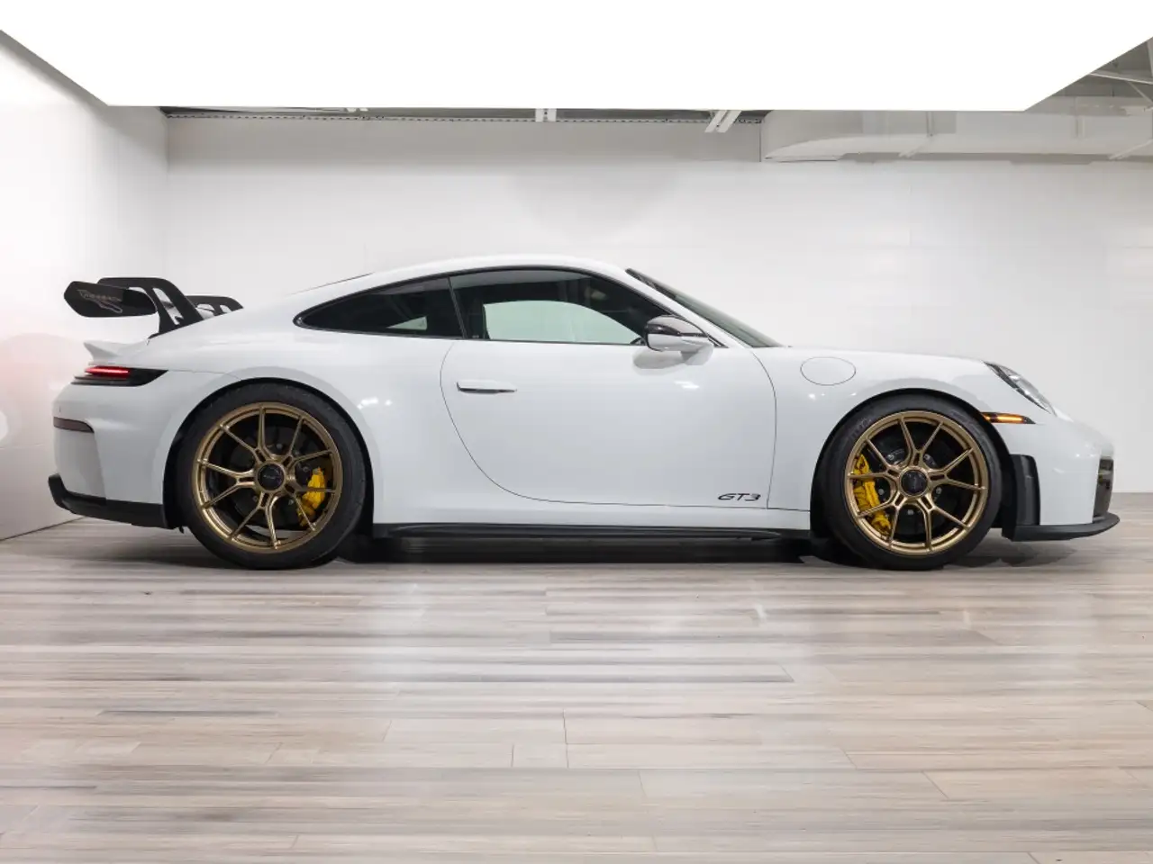 Porsche 911 - Image 14