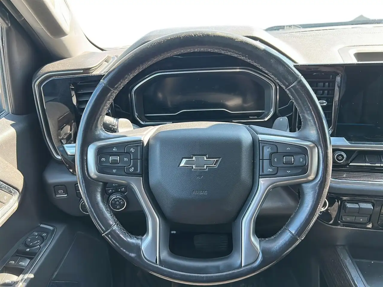 Chevrolet Silverado 1500 - Image 8